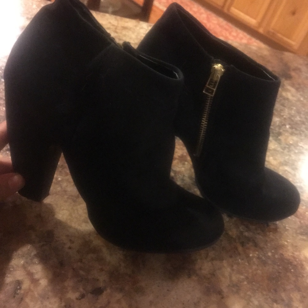 Candies size 8.5 Ankle Boots